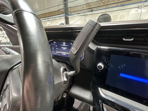 Used 2024 GMC Sierra 2500 AT4 w/ AT4 Premium Plus Package image 17