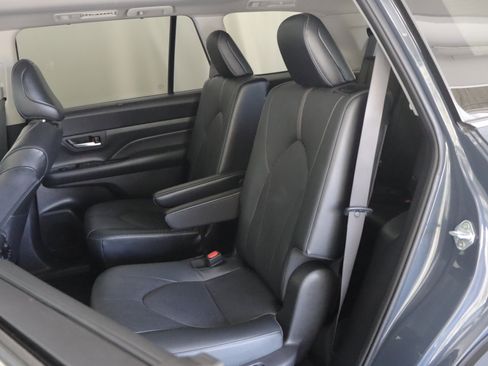 Used 2024 Toyota Grand Highlander AWD image 9