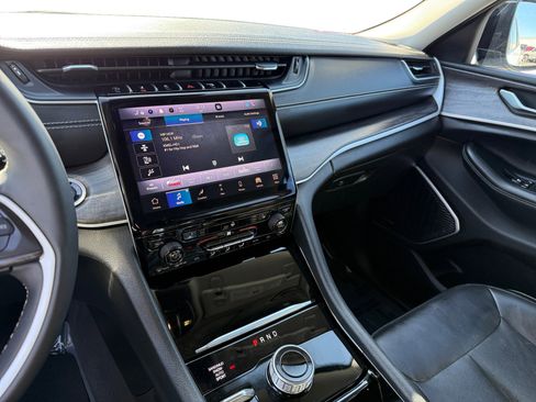 Used 2023 Jeep Grand Cherokee L Limited w/ Black Appearance Package image 12