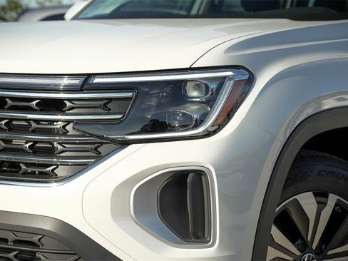 New 2026 Volkswagen Atlas SE image 3