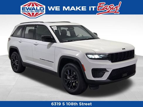 New 2025 Jeep Grand Cherokee Altitude image 1