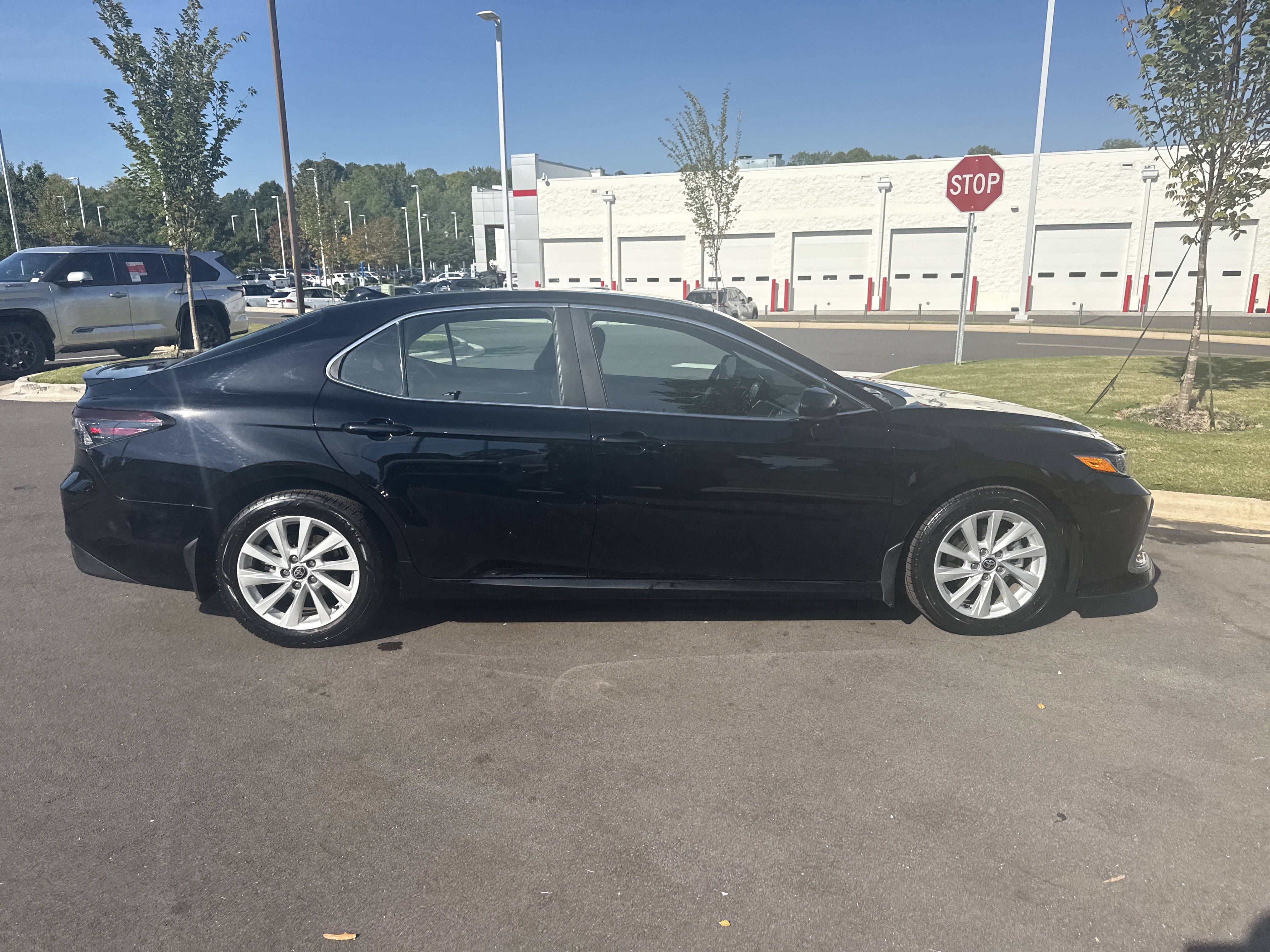 Used 2023 Toyota Camry LE FWD image 11
