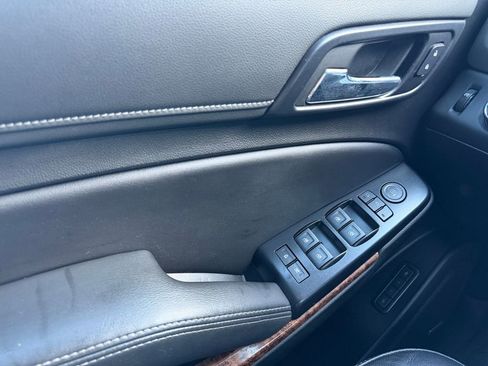 Used 2020 Chevrolet Suburban Premier image 11