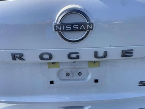 Used 2024 Nissan Rogue SV AWD/4WD image 10