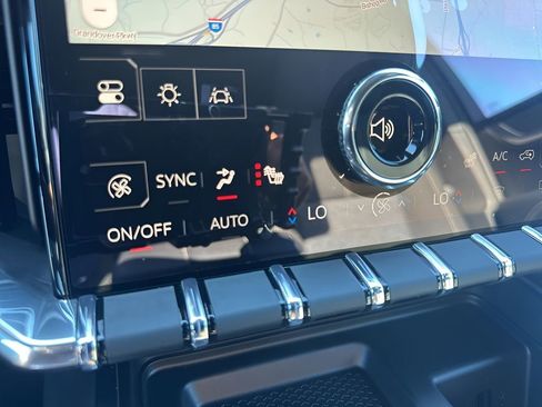 Used 2025 GMC Acadia Elevation image 23