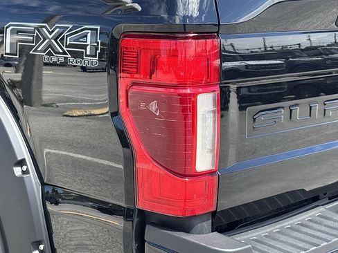 Used 2022 Ford F250 Lariat w/ Black Appearance Package image 7