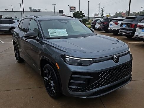 New 2026 Volkswagen Tiguan SE R-Line image 3