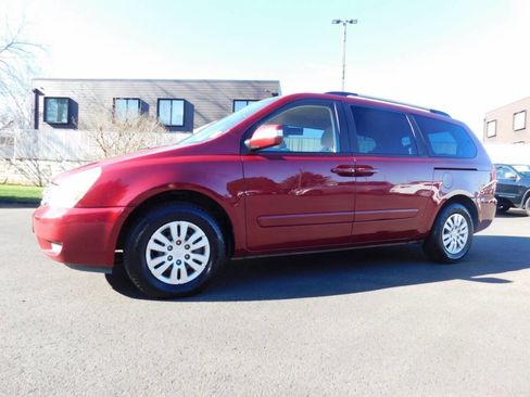 Used 2012 Kia Sedona LX image 4