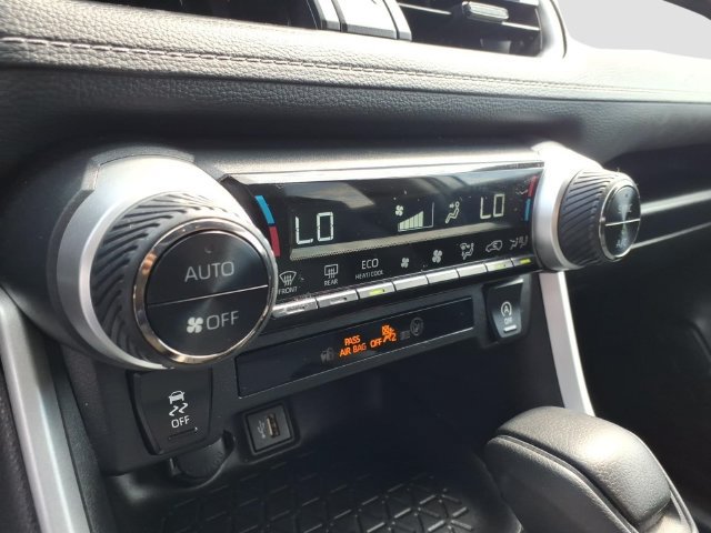 Used 2024 Toyota RAV4 XLE FWD image 14