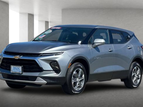 Used 2025 Chevrolet Blazer LT FWD image 8