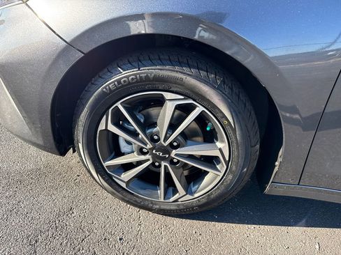 Used 2017 Hyundai Santa Fe Limited image 9