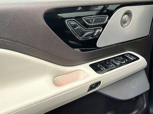 Used 2023 Lincoln Aviator Black Label w/ Jet Package image 37