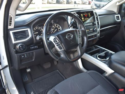 Used 2021 Nissan Titan SV w/ SV Convenience Package image 32