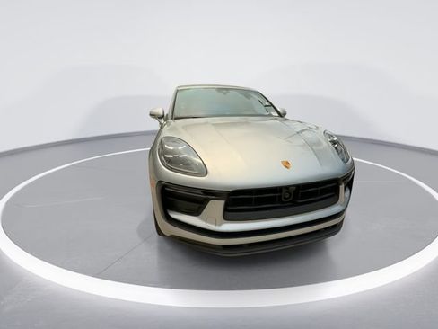 Used 2023 Porsche Macan AWD/4WD image 2
