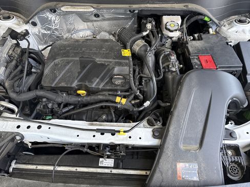 Used 2025 Chevrolet Trax LT FWD image 31