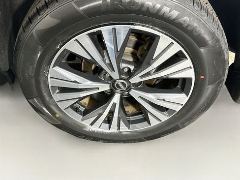 Used 2023 Nissan Rogue SV FWD image 11