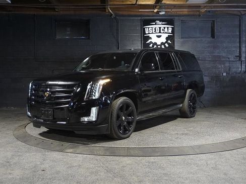Used 2015 Cadillac Escalade ESV Luxury image 2