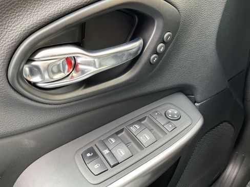 Used 2022 Jeep Cherokee Limited image 22