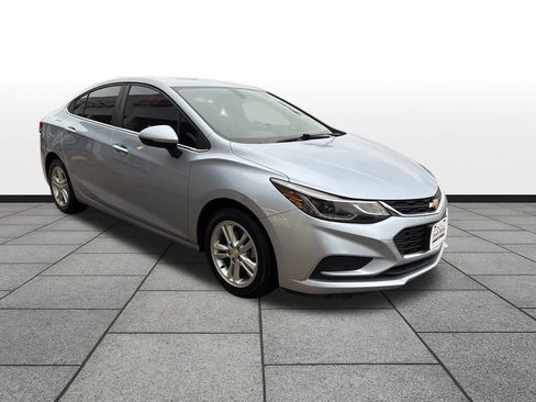 Used 2017 Chevrolet Cruze LT image 6