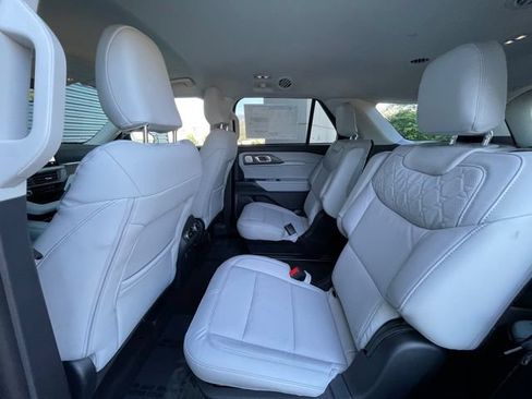 New 2026 Ford Explorer Platinum w/ LUX Leather Package AWD/4WD image 8