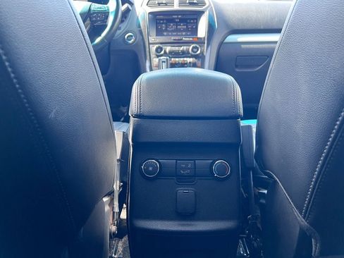 Used 2016 Ford Explorer XLT w/ Equipment Group 202A AWD/4WD image 29