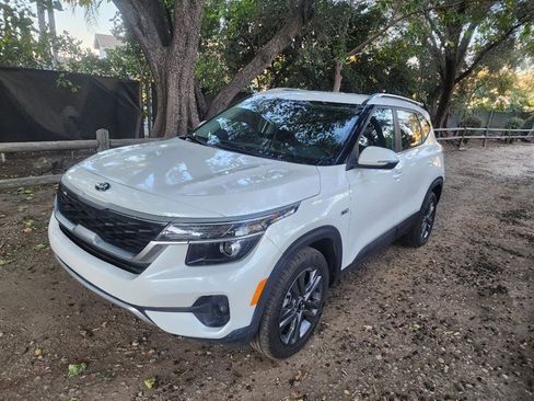 Used 2021 Kia Seltos S image 2