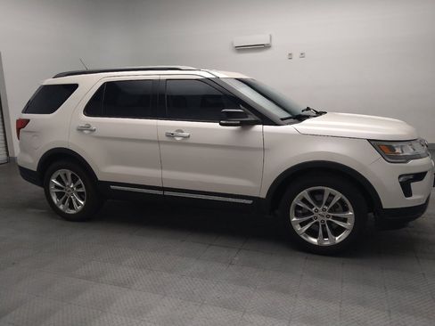 Used 2018 Ford Explorer XLT w/ Equipment Group 202A FWD image 11