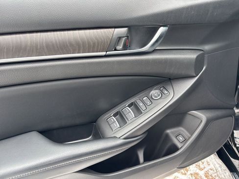 Used 2018 Honda Accord EX image 12