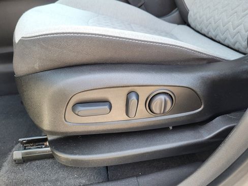 Used 2023 Chevrolet Equinox LT AWD/4WD image 12