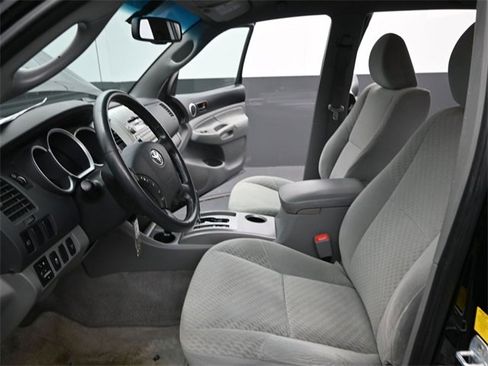 Used 2011 Toyota Tacoma Base image 12