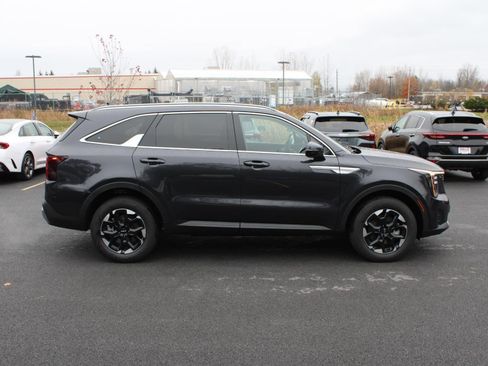 New 2026 Kia Sorento S image 4