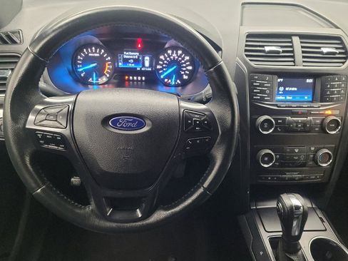 Used 2018 Ford Explorer XLT FWD image 20