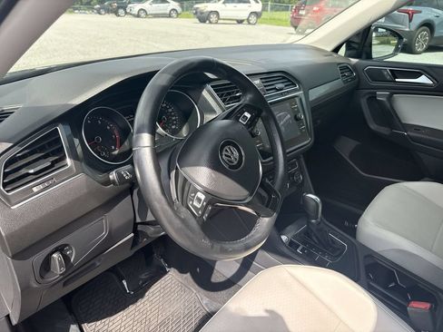 Used 2018 Volkswagen Tiguan SE w/ Panoramic Sunroof Package FWD image 10