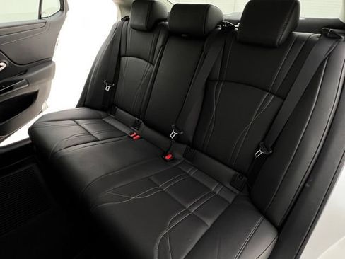 Used 2025 Lexus ES 300h w/ Technology Package FWD image 17