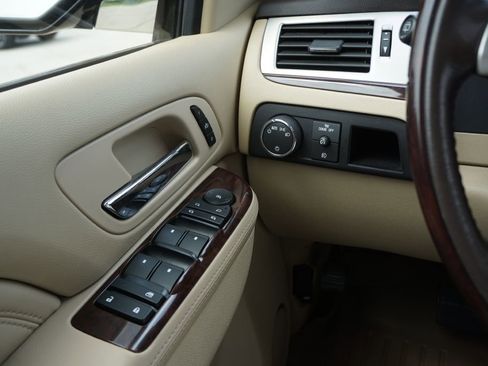 Used 2012 Cadillac Escalade Luxury image 11