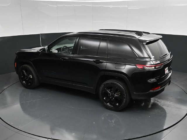 Used 2023 Jeep Grand Cherokee Limited w/ Black Appearance Package AWD/4WD image 55