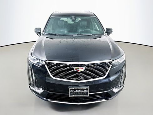 Used 2023 Cadillac XT6 Premium Luxury image 2