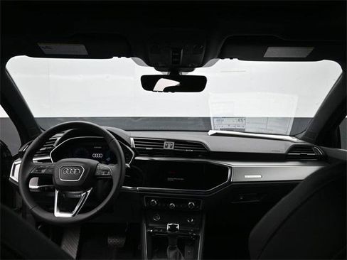New 2025 Audi Q3 2.0T Premium image 10