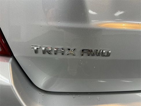 Used 2022 Chevrolet Trax LT w/ LT Convenience Package image 30