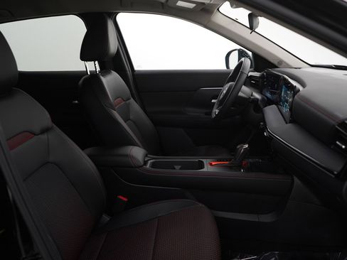 Used 2025 Nissan Kicks SR w/ Illumination Package image 10