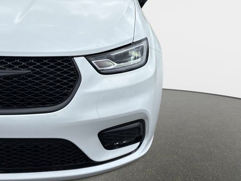 New 2026 Chrysler Pacifica Select FWD image 10