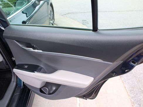 Used 2019 Toyota Camry SE image 23