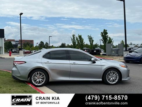 Used 2020 Toyota Camry XLE FWD image 8