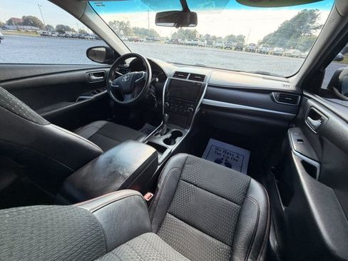 Used 2015 Toyota Camry SE FWD image 7