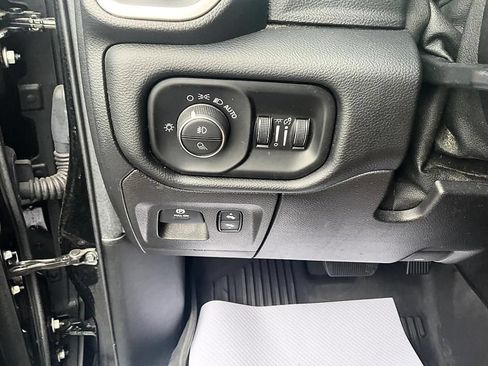Used 2019 RAM 1500 Big Horn AWD/4WD image 17