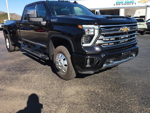 Used 2025 Chevrolet Silverado 3500 High Country w/ High Country Premium Package image 13