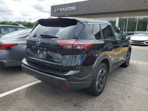 Used 2025 Nissan Rogue SV AWD/4WD image 2