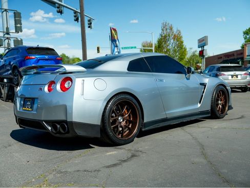 Used 2009 Nissan GT-R Premium AWD/4WD image 13