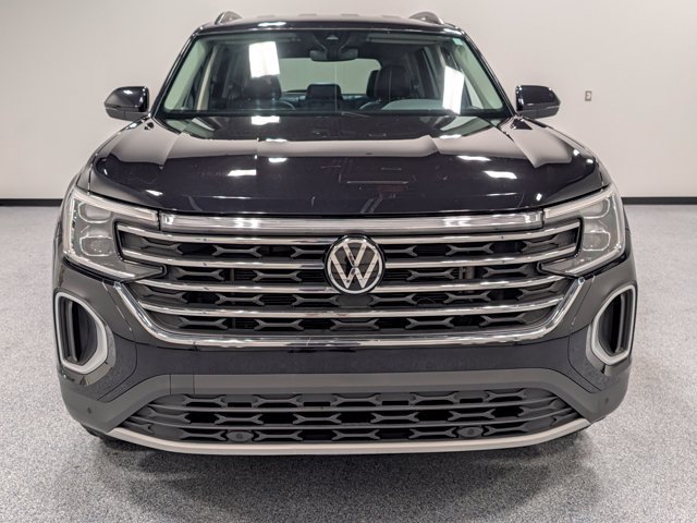 Used 2024 Volkswagen Atlas SE AWD/4WD image 3