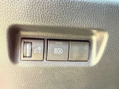 Used 2019 Toyota RAV4 LE w/ Carpet Mat Package AWD/4WD image 21